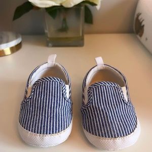 BABY GAP SHOES (12-18M)